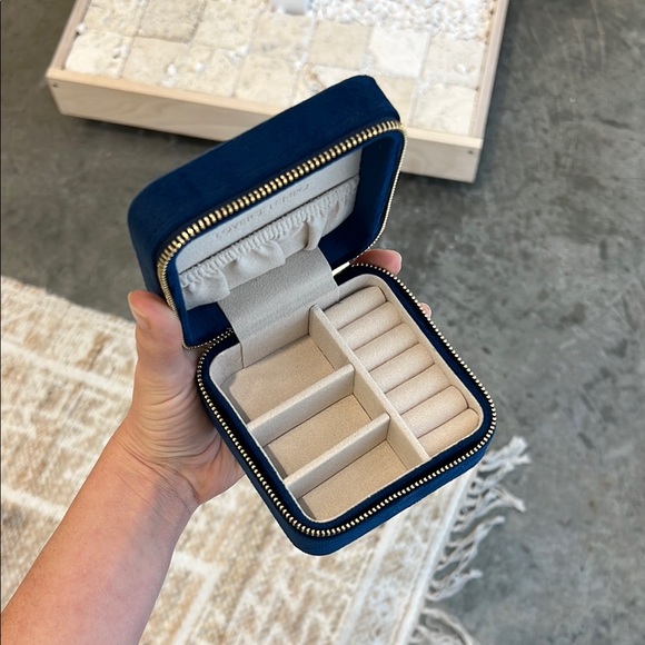 Elegant Blue Jewelry Box - Picture 4 of 6